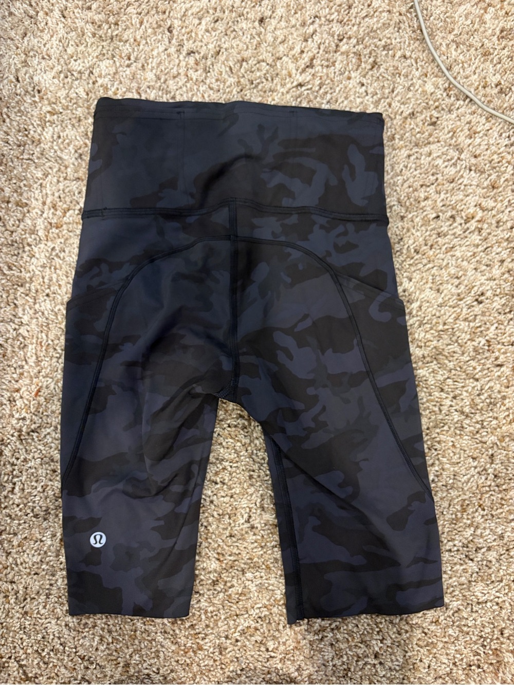 lululemon athletica Women's Dark Gray/Black Camo Bike Shorts - Picture 2 of 2